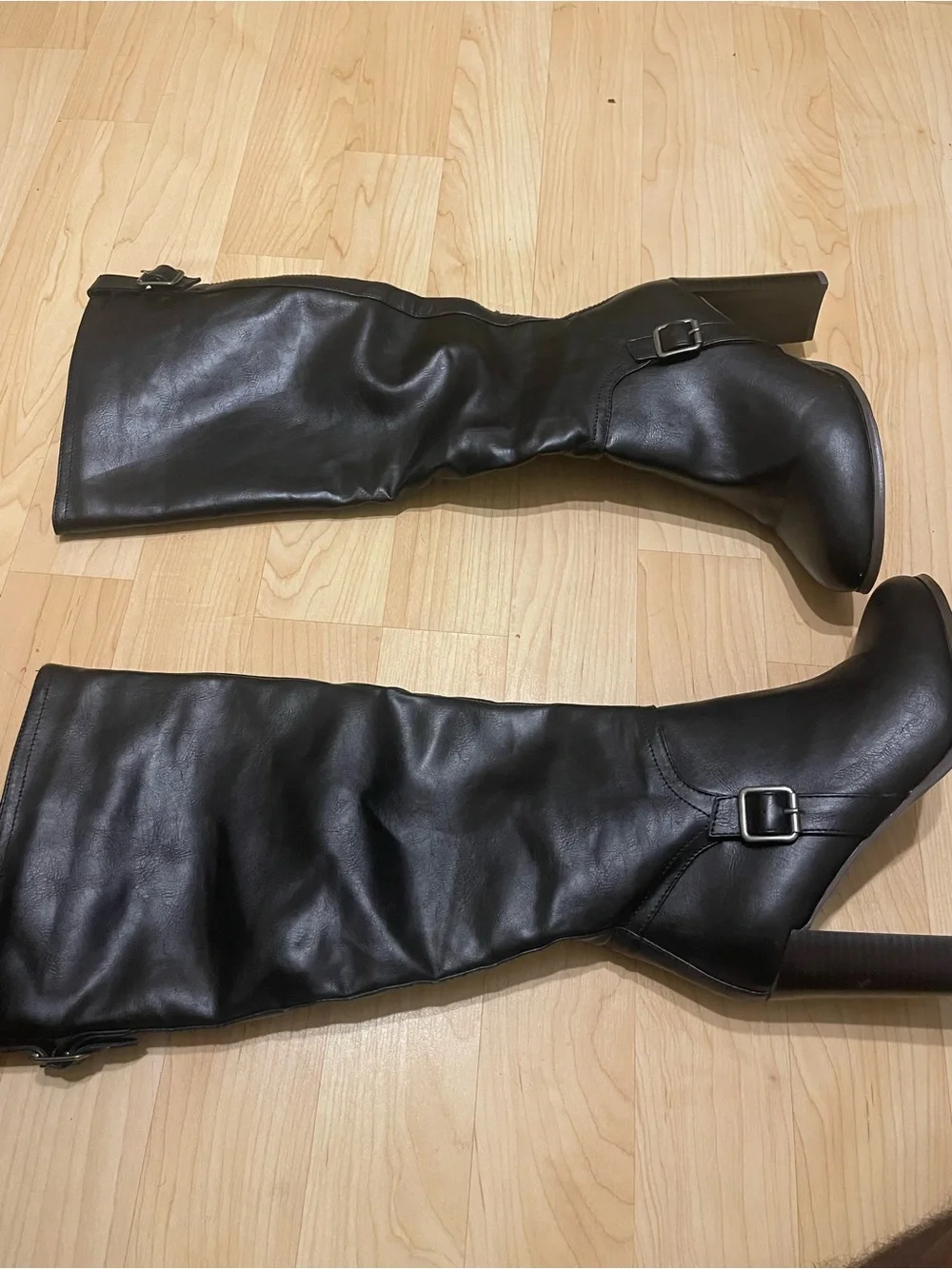 Black Knee-High Buckle Fashion Boots - Women